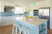 آشپزخانه این هفته: آشپزخانه چوبی، سفید و آبی رنگ مربوط به دهه ی  1890